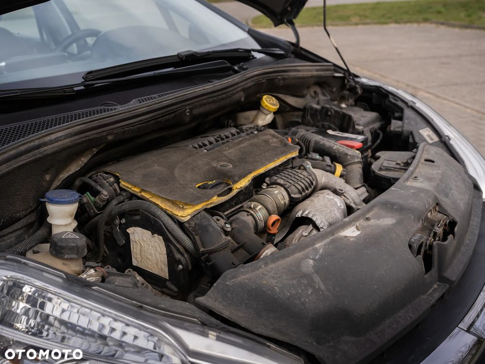 Peugeot 208 - 16