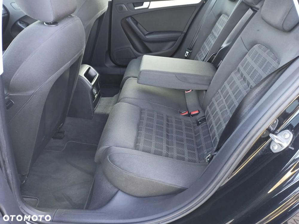 Audi A4 Avant 2.0 TDI DPF Ambiente - 24