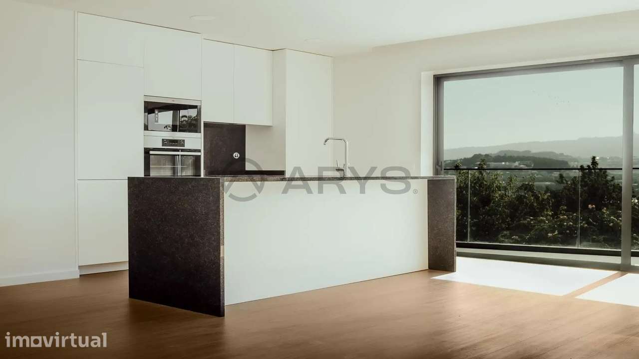 Apartamento em Ferreiros, Varanda com Churrasqueira - Grande imagem: 3/12