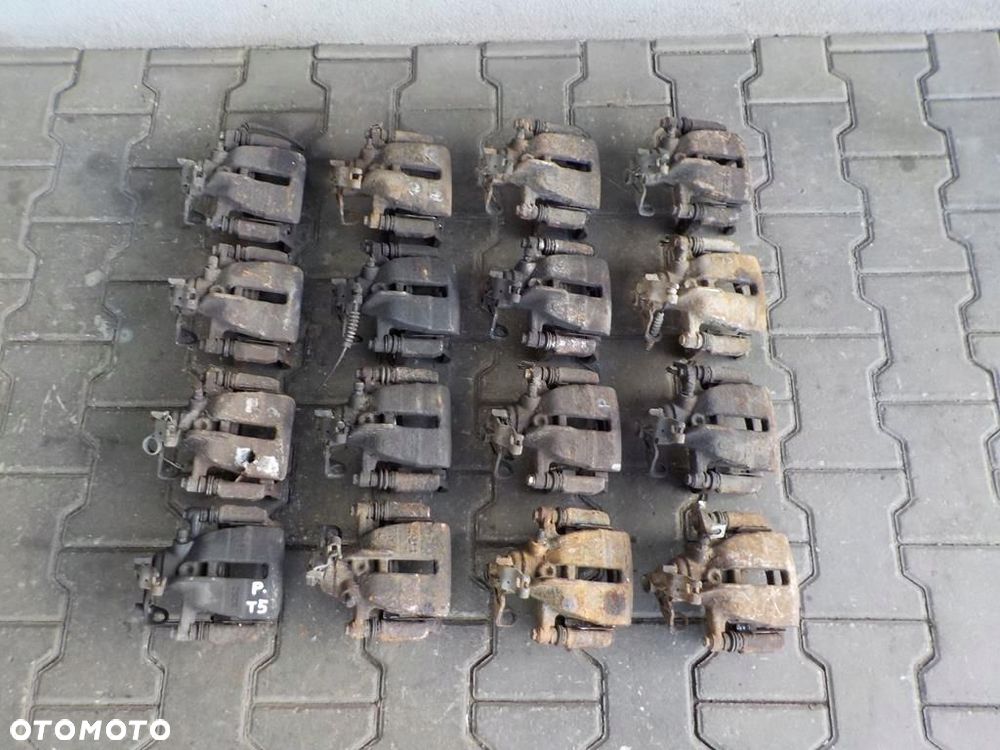 VW T5 ZACISK HAMULCOWY PRAWY TYŁ TYLNY JARZMO - 1