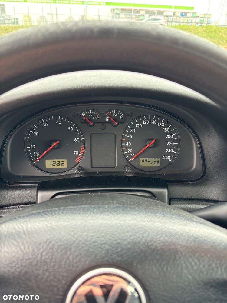 Volkswagen Passat - 16