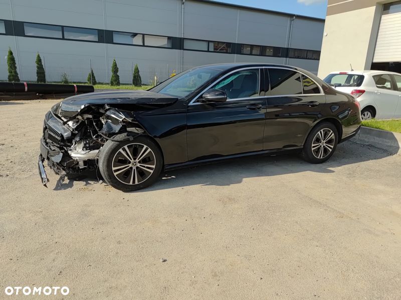 Mercedes-Benz Klasa E 220 d 9G-TRONIC - 28
