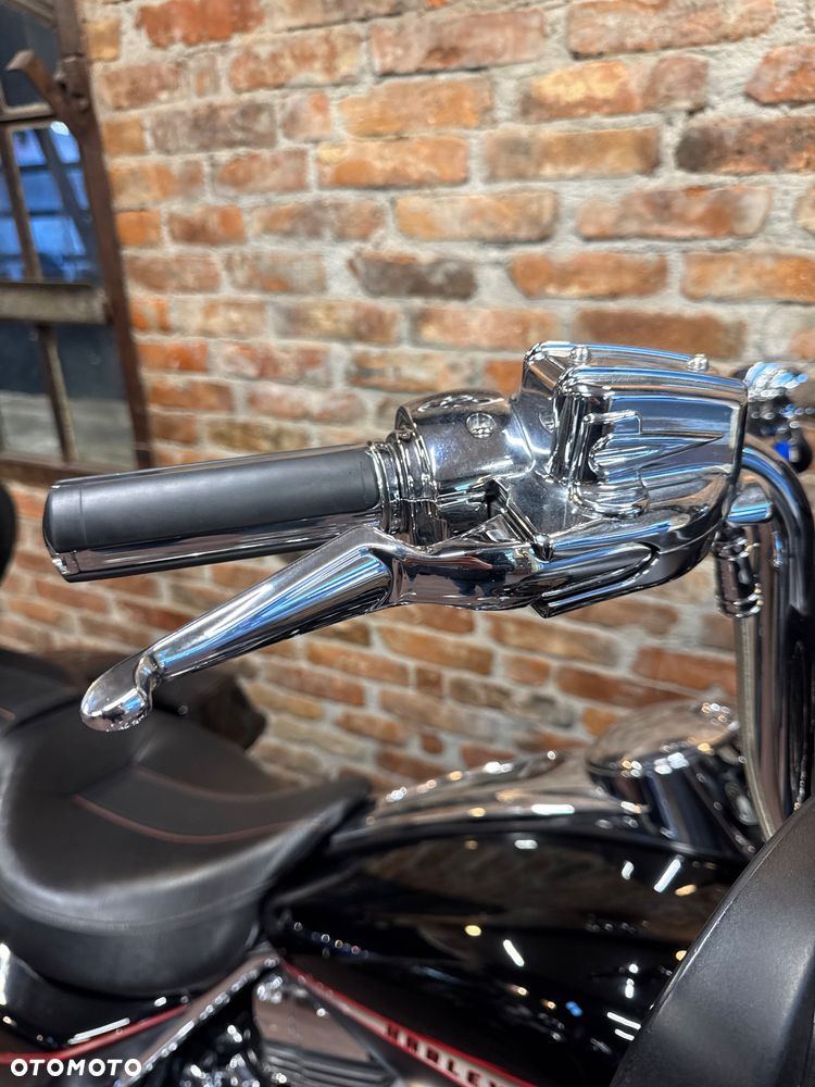 Harley-Davidson Touring Street Glide - 17