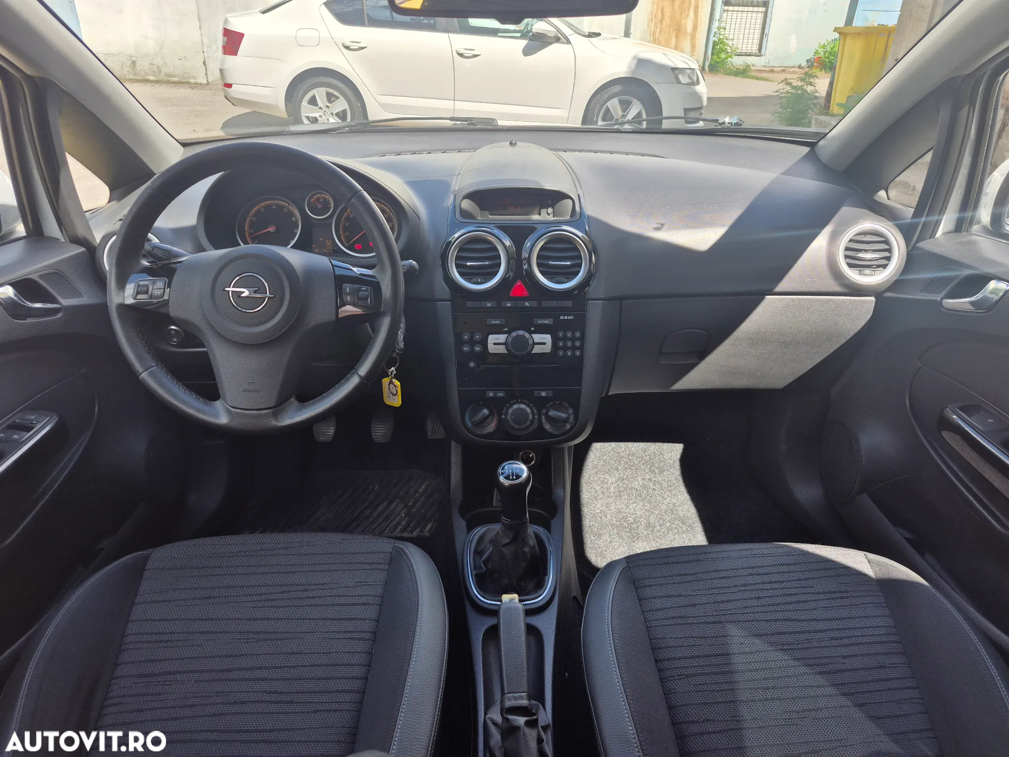 Opel Corsa 1.2 Essentia - 4