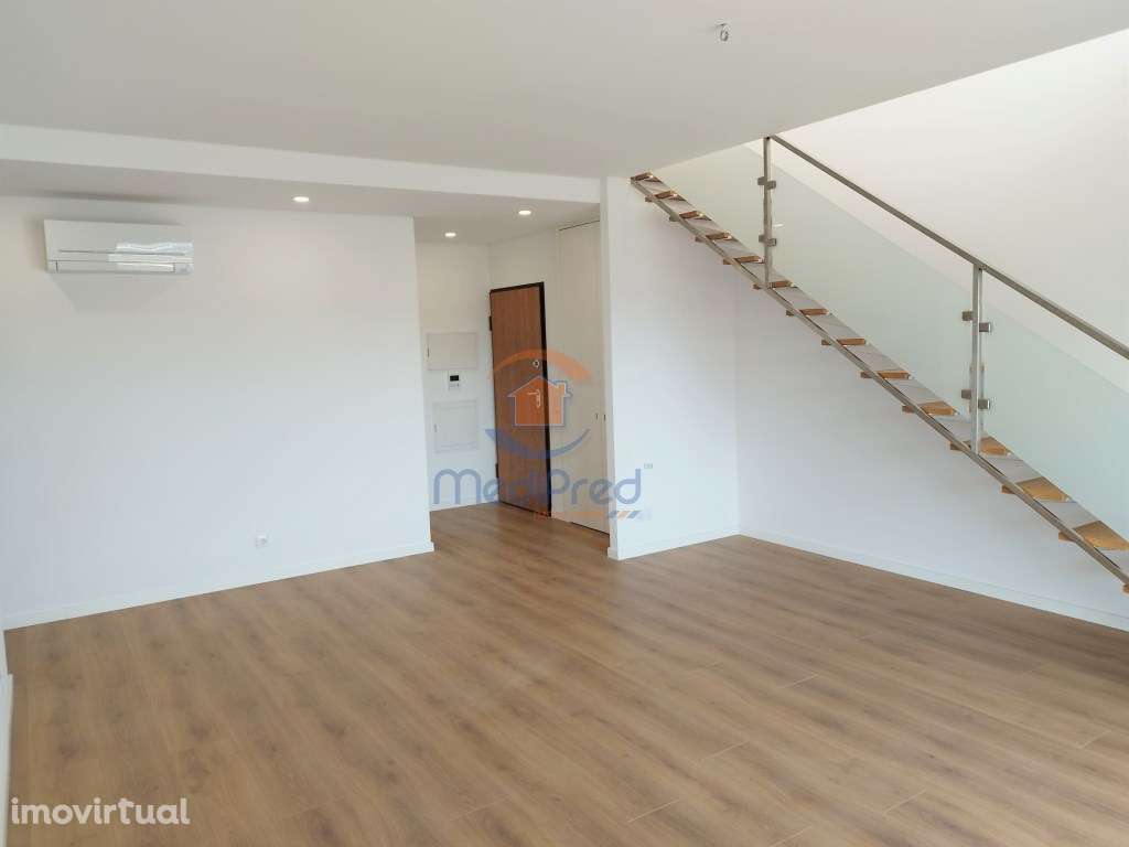 Duplex T3+1 NOVO com TERRAÇO de 103m2 | Colinas do Cruzeiro - Grande imagem: 2/42