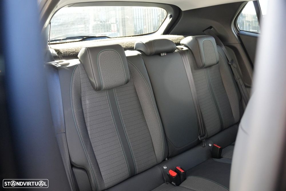 Peugeot 2008 1.2 PureTech Allure Pack - 26
