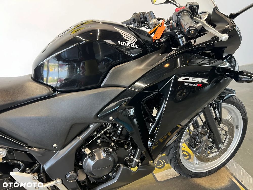 Honda CBR - 25