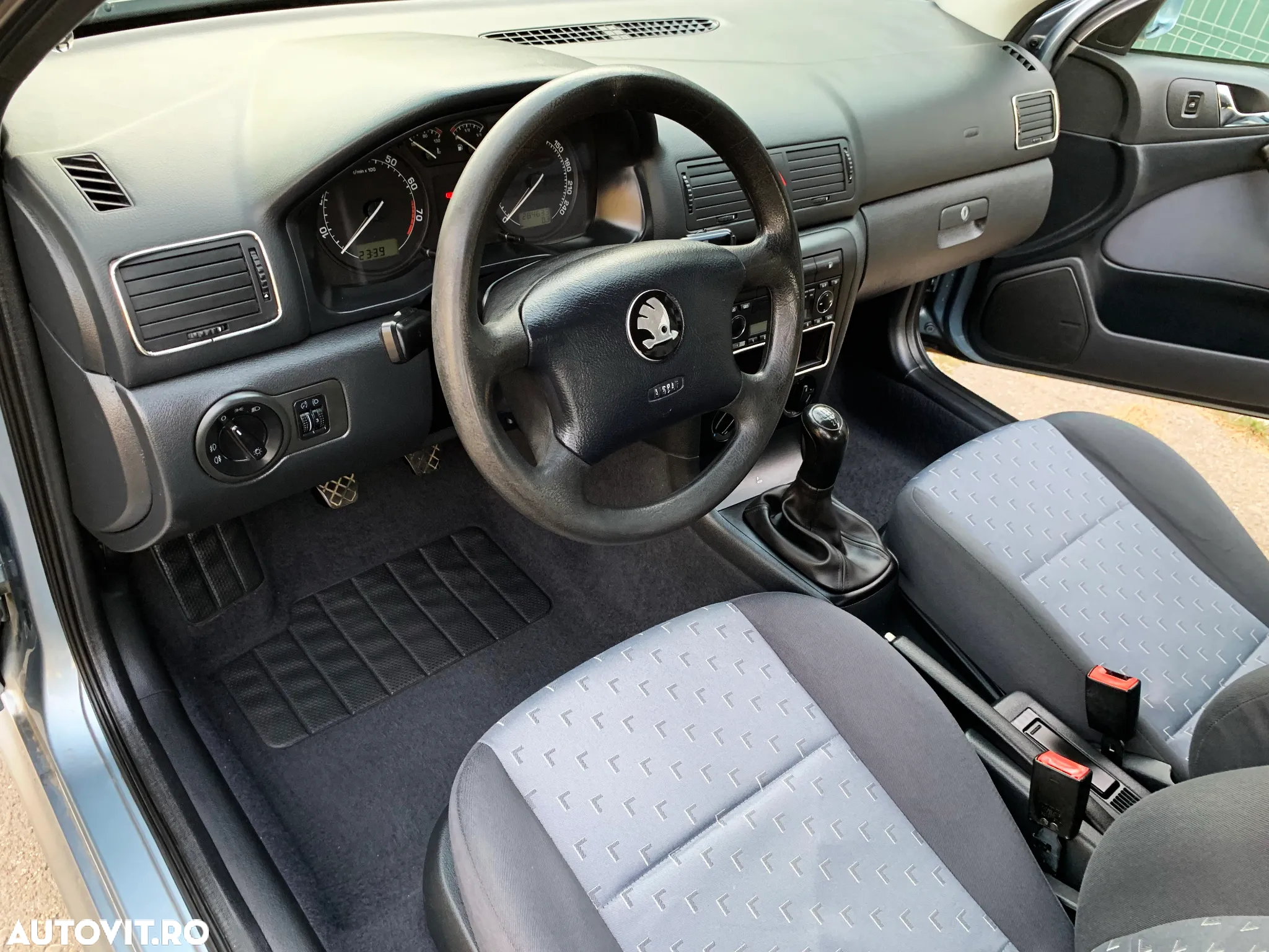 Skoda Octavia 1.6 Ambiente - 15