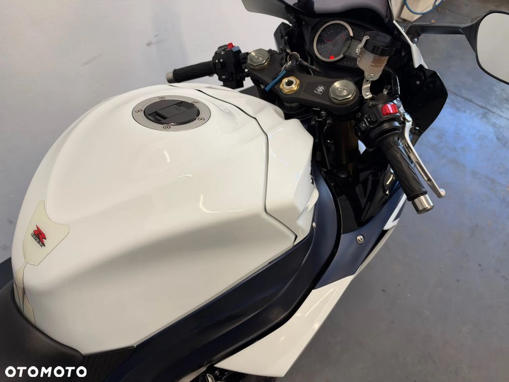 Suzuki GSX-R - 30