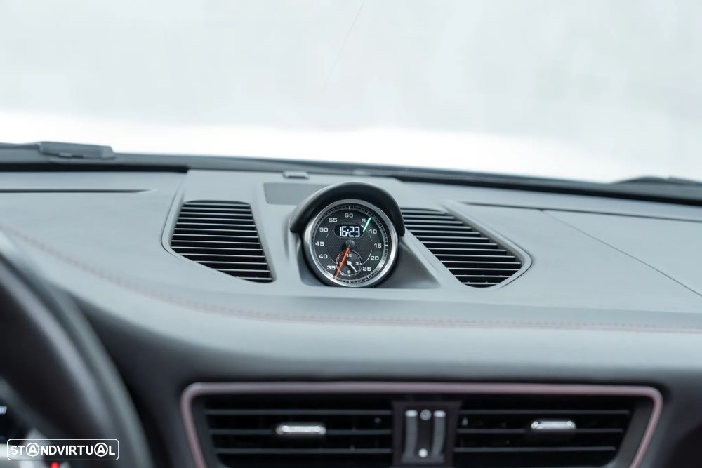 Porsche 911 (991) Carrera 4 GTS PDK - 21