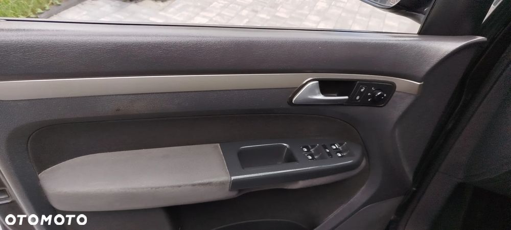 Volkswagen Touran 1.9 TDI Conceptline - 15
