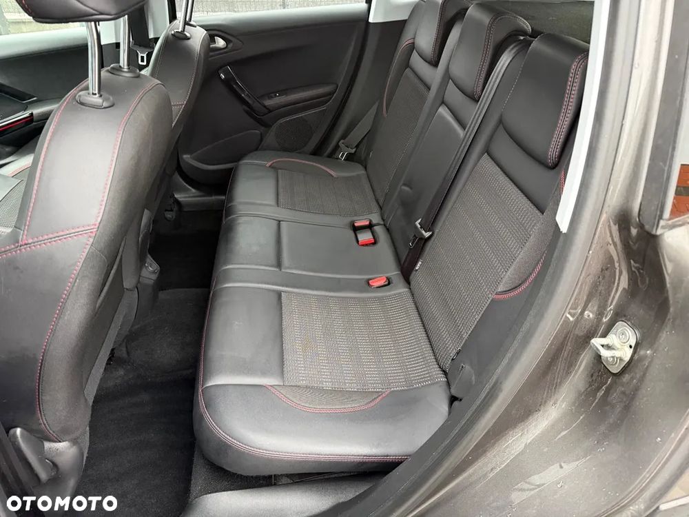 Peugeot 2008 PureTech 130 EAT8 GT - 14