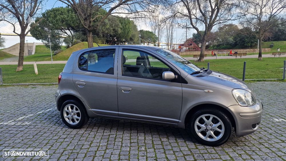 Toyota Yaris 1.0 Sol AC - 4