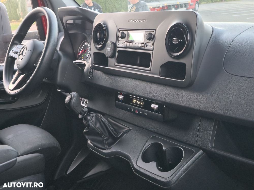 Mercedes-Benz Sprinter - 14