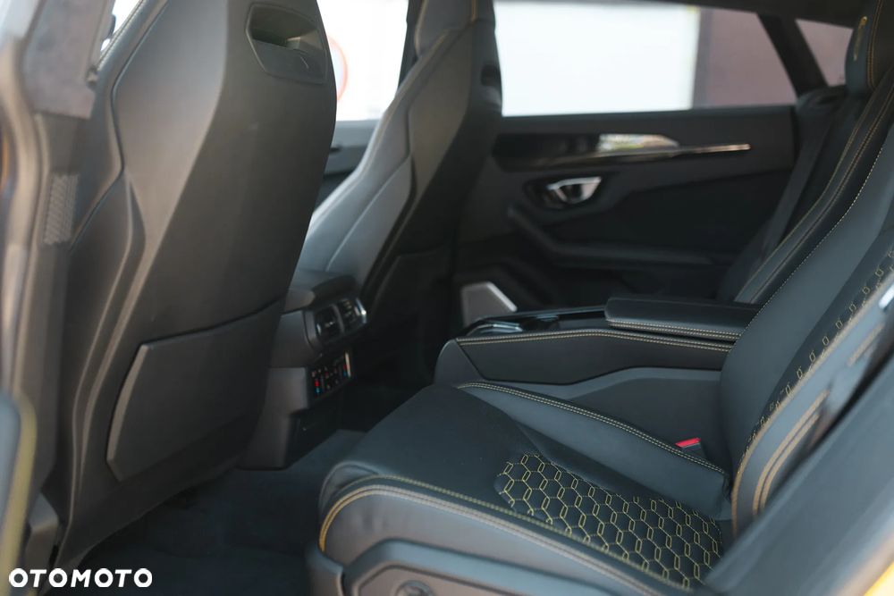 Lamborghini Urus Standard - 36