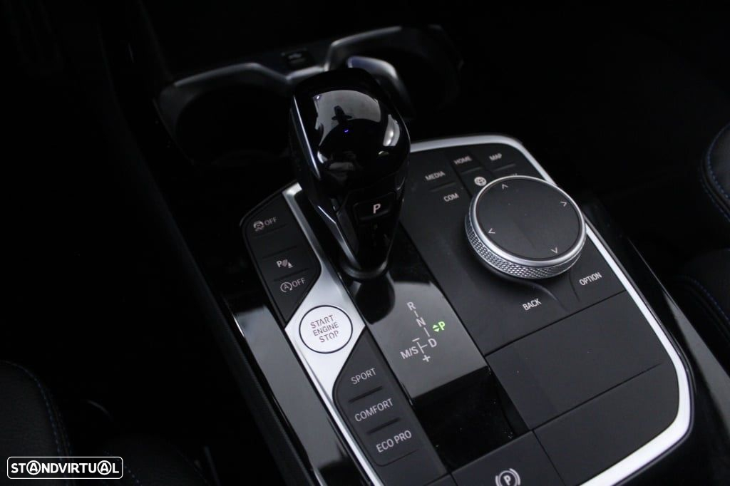 BMW 116 d Pack Desportivo M Auto - 33