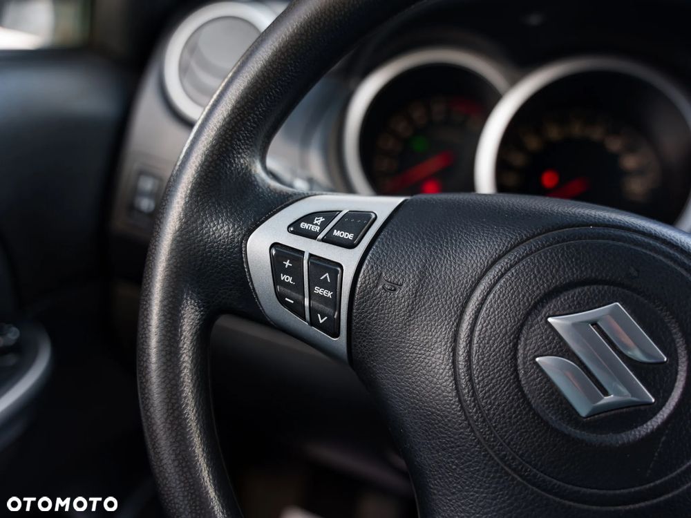 Suzuki Grand Vitara 2.0 Comfort + Family - 24