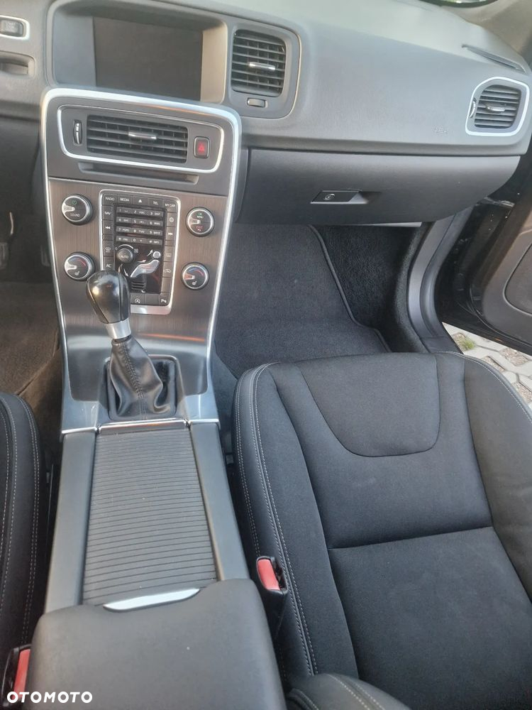 Volvo V60 D3 Momentum - 16