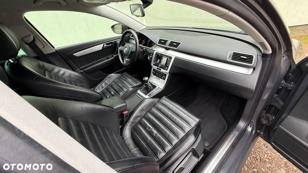 Volkswagen Passat 2.0 TDI BlueMotion Technology Exclusive - 35