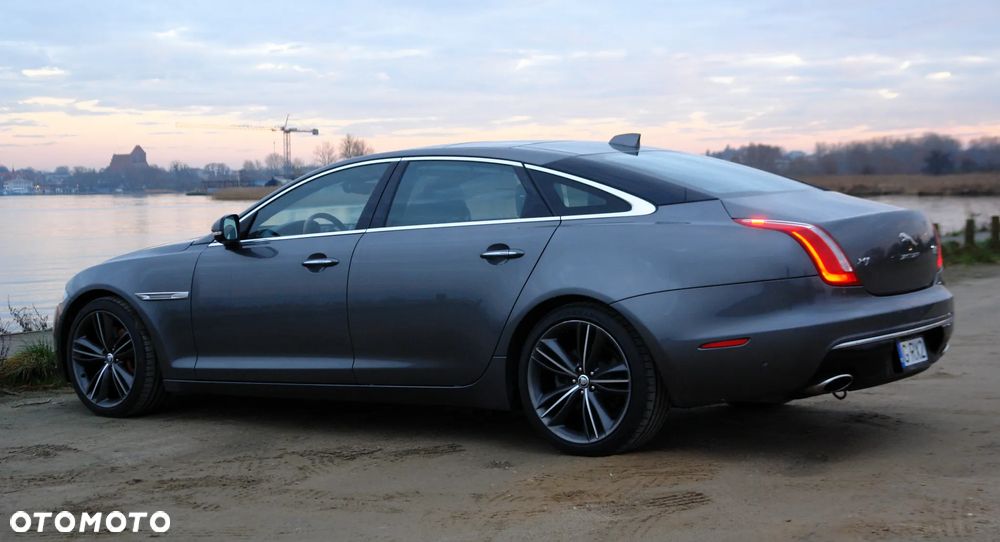 Jaguar XJ 3.0 T AWD LWB Premium Luxury - 15