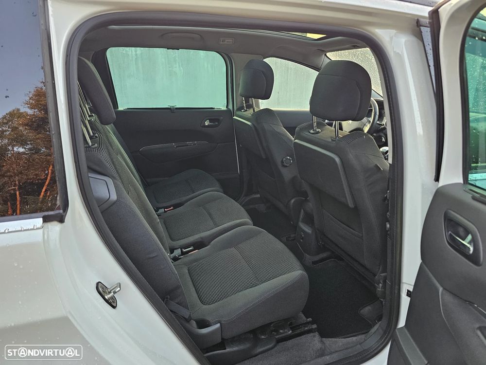 Peugeot 5008 1.6 HDi 7L Allure - 25