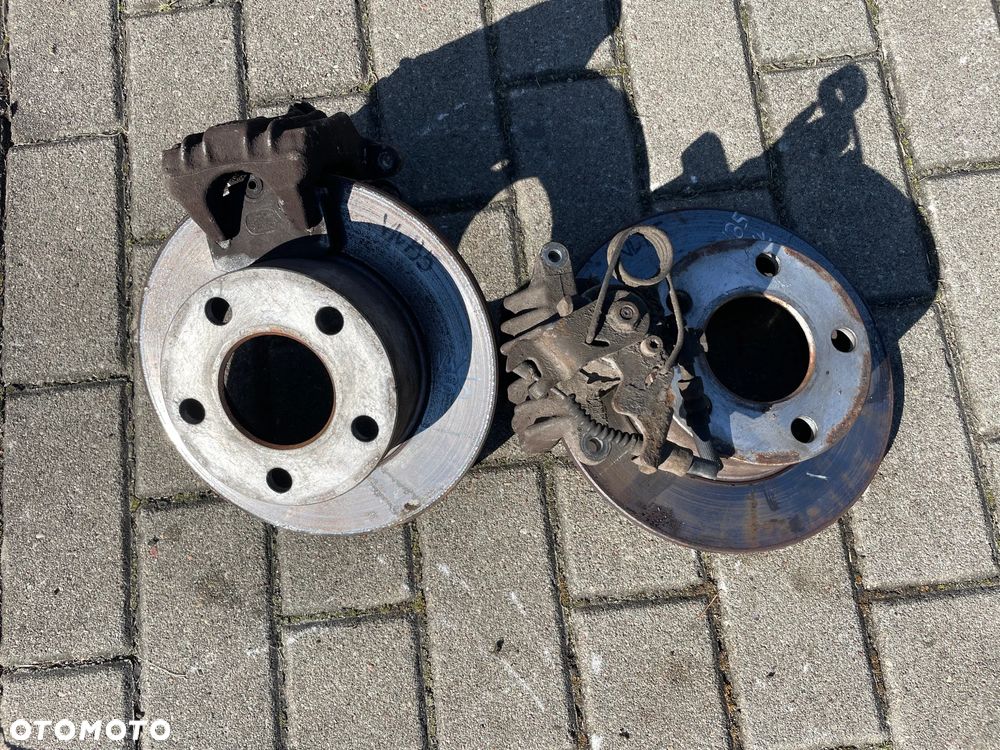 VW PASSAT B5 AUDI A4 ZACISK HAMULCOWY LEWY PRAWY TARCZE KLOCKI TYŁ KOMPLET - 1