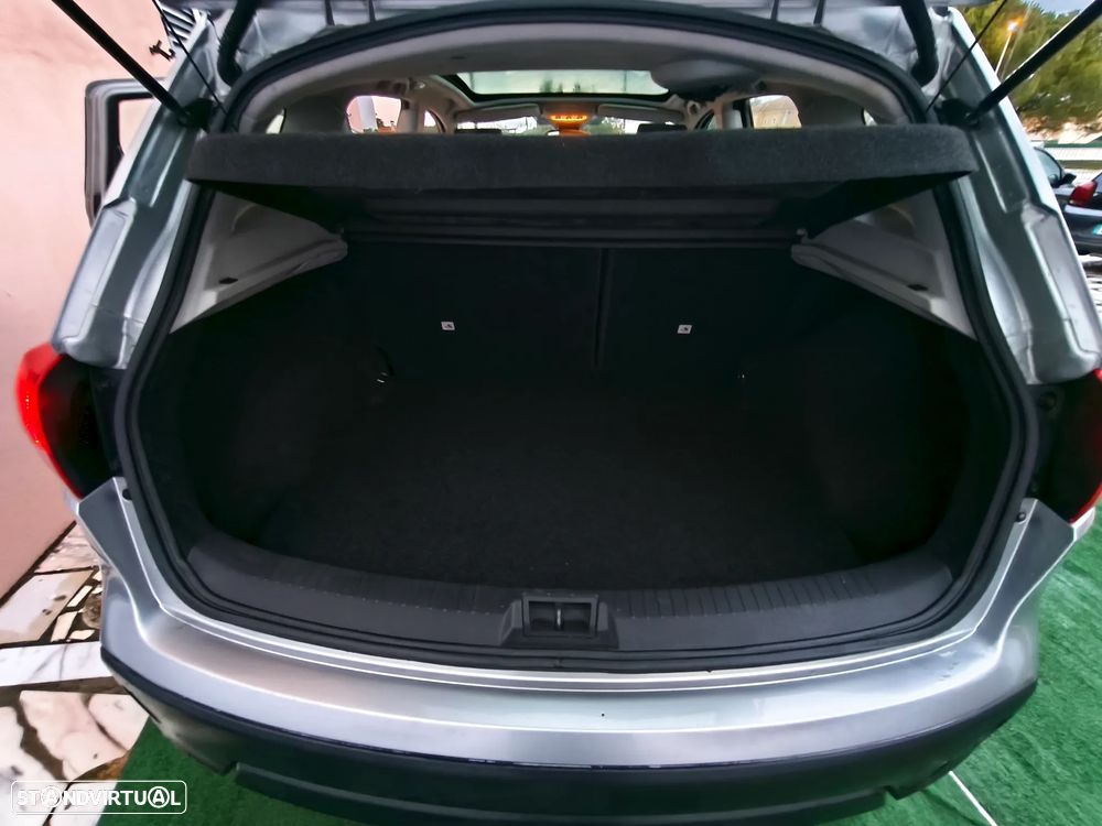 Nissan Qashqai 2.0 dCi Backstage NAVI FPD - 34