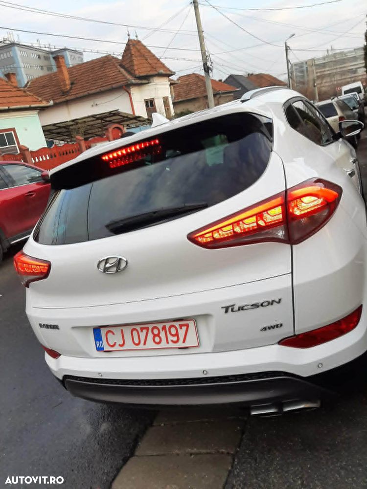 Hyundai Tucson 2.0 CRDI 4WD 6AT Style - 8