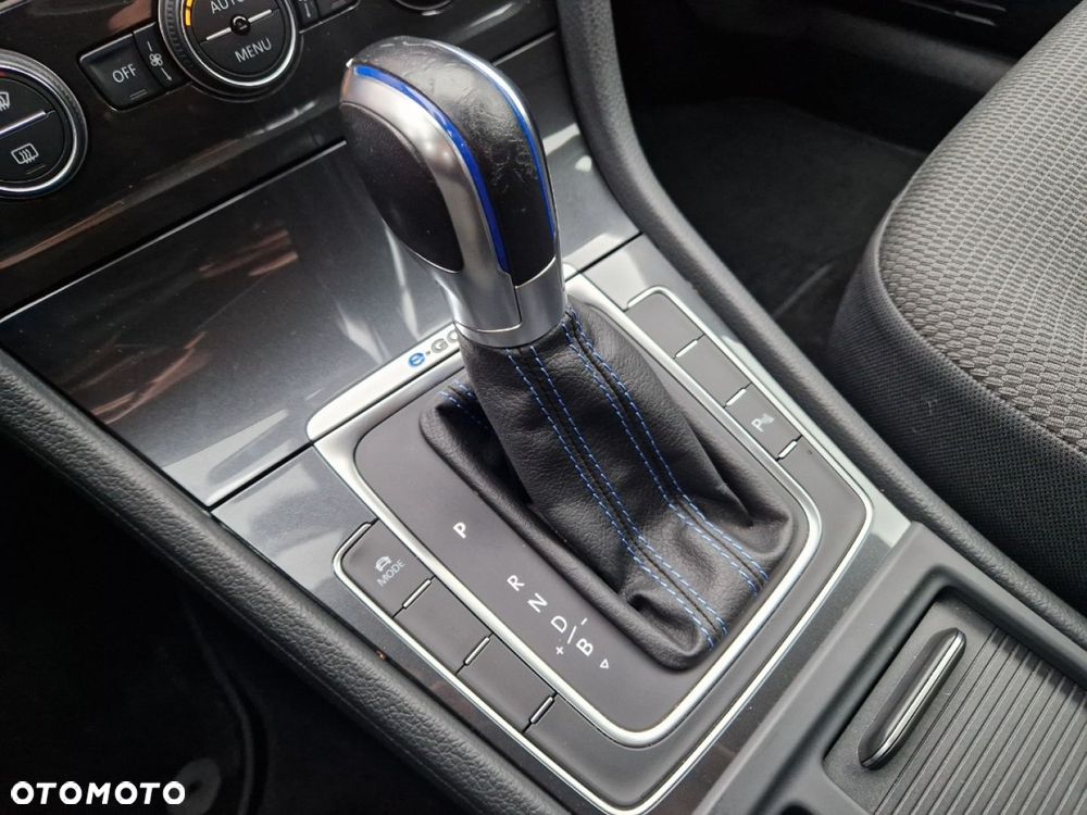 Volkswagen Golf - 14