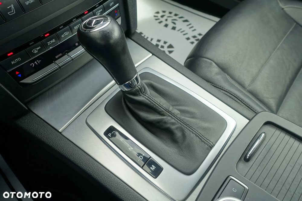 Mercedes-Benz Klasa E 350 CGI BlueEFFICIENCY 7G-TRONIC Avantgarde - 27