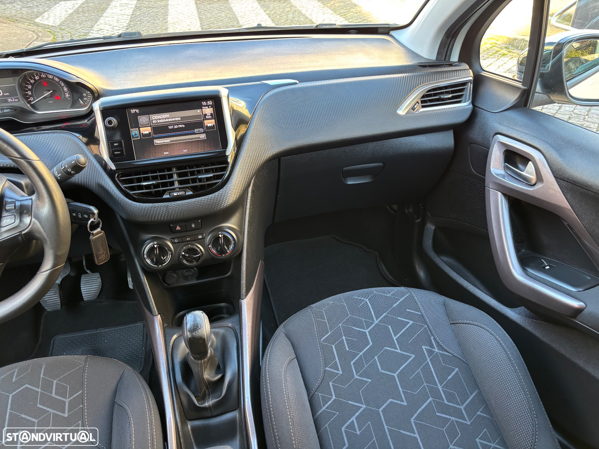 Peugeot 2008 1.2 PureTech Style - 14