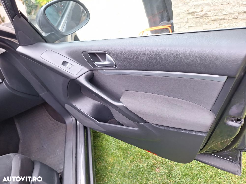 Volkswagen Tiguan 2.0 TDI DPF 4Motion BlueMotion Technology DSG Lounge Sport & Style - 11