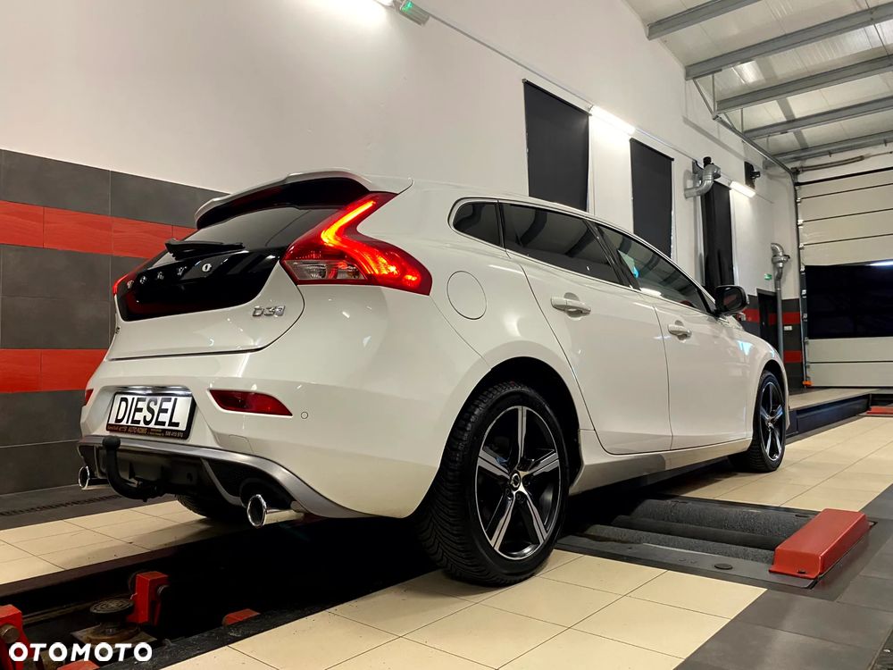 Volvo V40 D3 Drive-E R-Design Momentum - 11