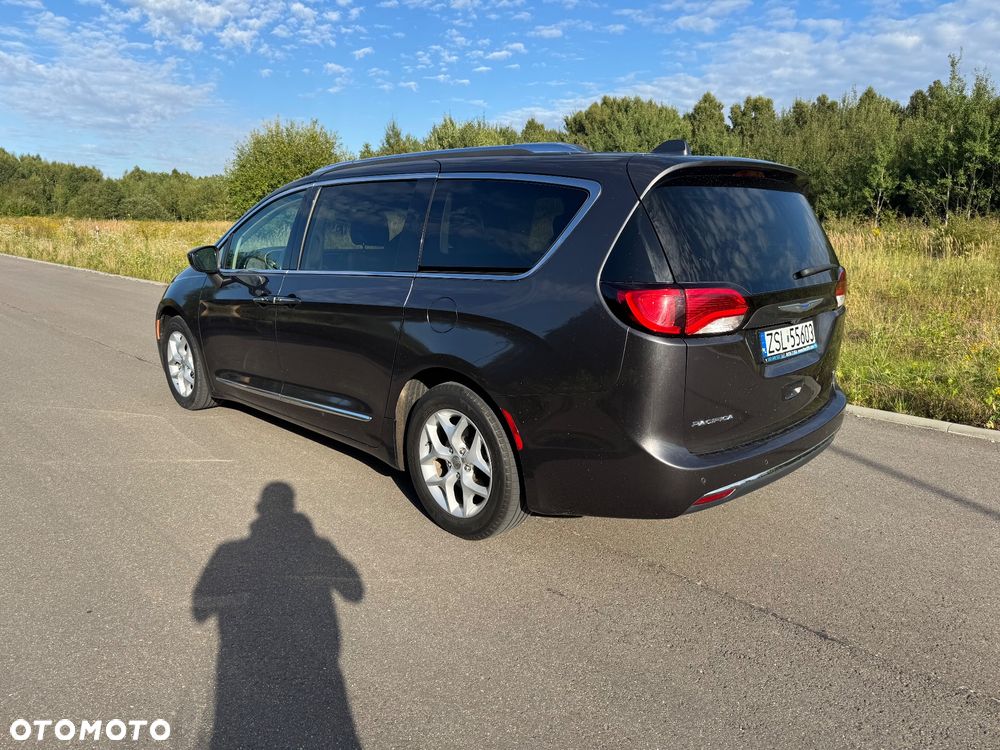 Chrysler Pacifica - 2