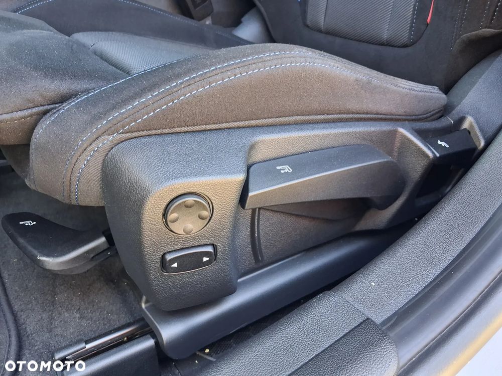 BMW Seria 3 318i M Sport - 24