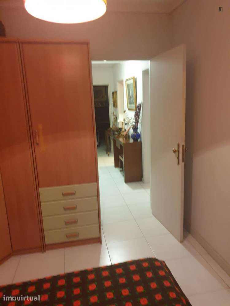 Quarto - localizado em Algés Lisbon - Grande imagem: 4/4