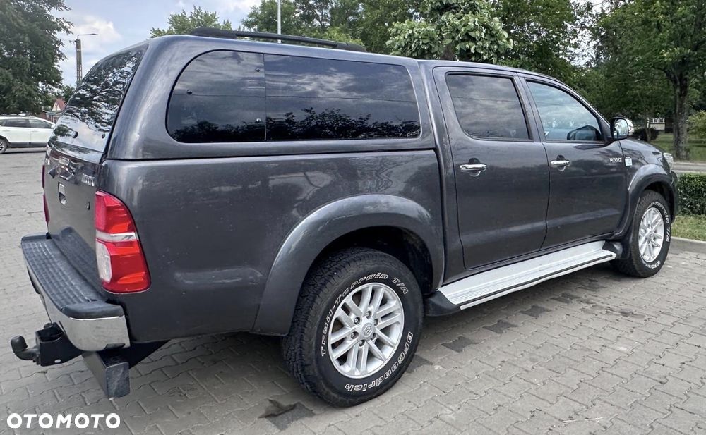 Toyota Hilux - 2