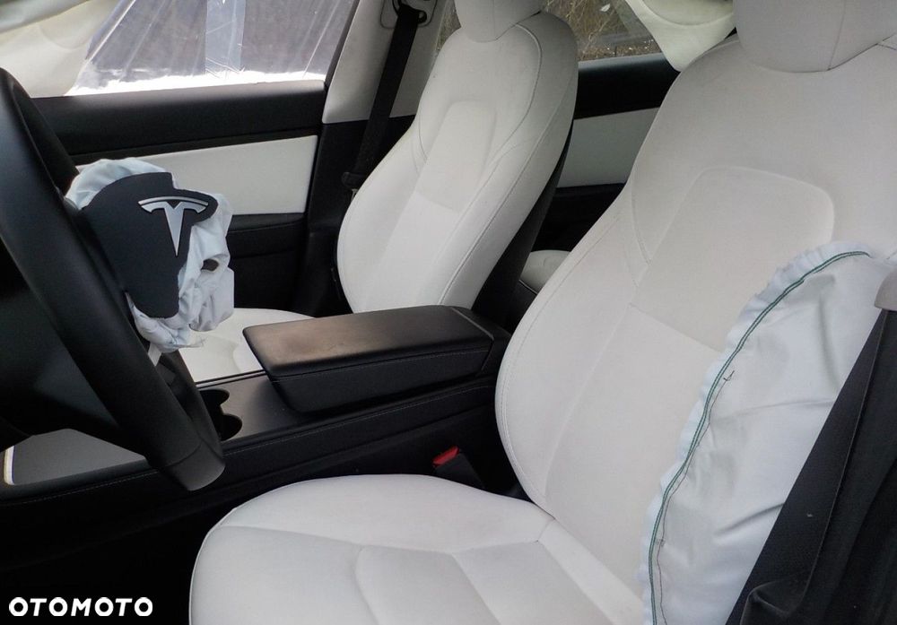 Tesla Model 3 - 23