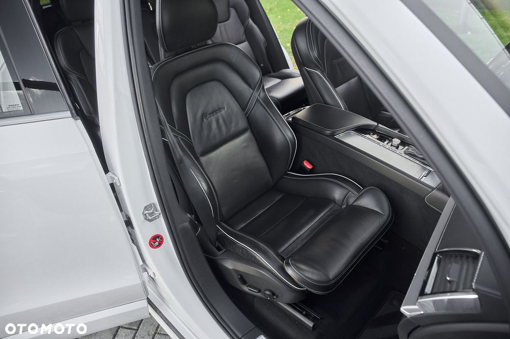 Volvo XC 90 D5 SCR AWD R-Design 7os - 23