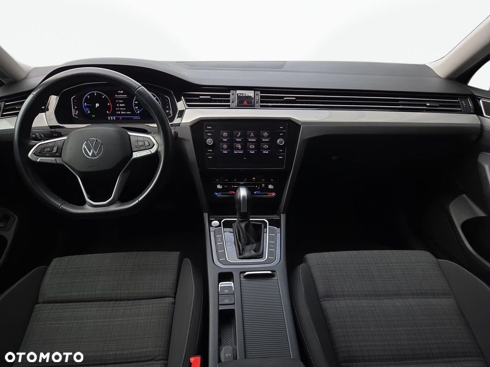 Volkswagen Passat Variant 2.0 TDI EVO Essence DSG - 11