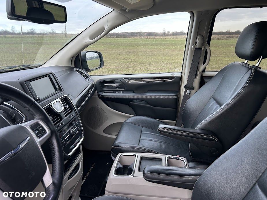 Chrysler Town & Country 3.6 Touring - 27