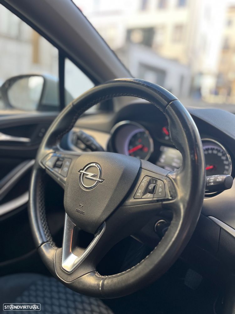 Opel Astra Sports Tourer - 11