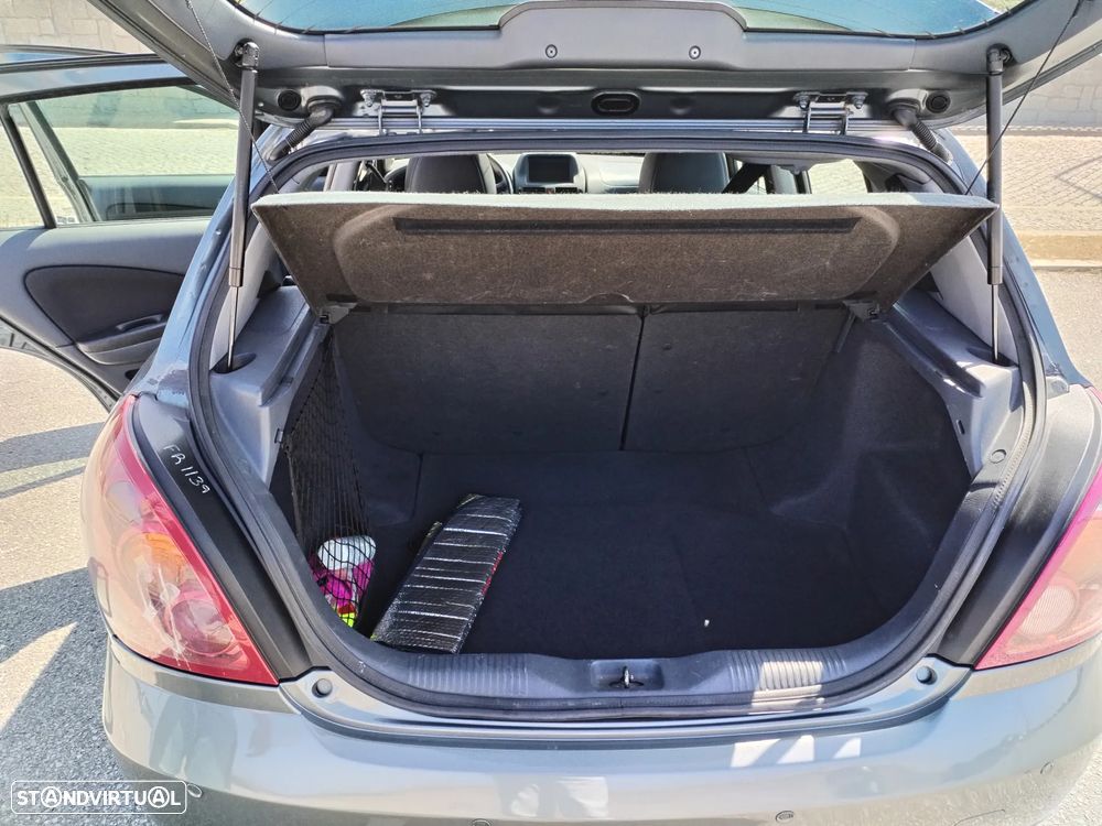 Nissan Almera - 11