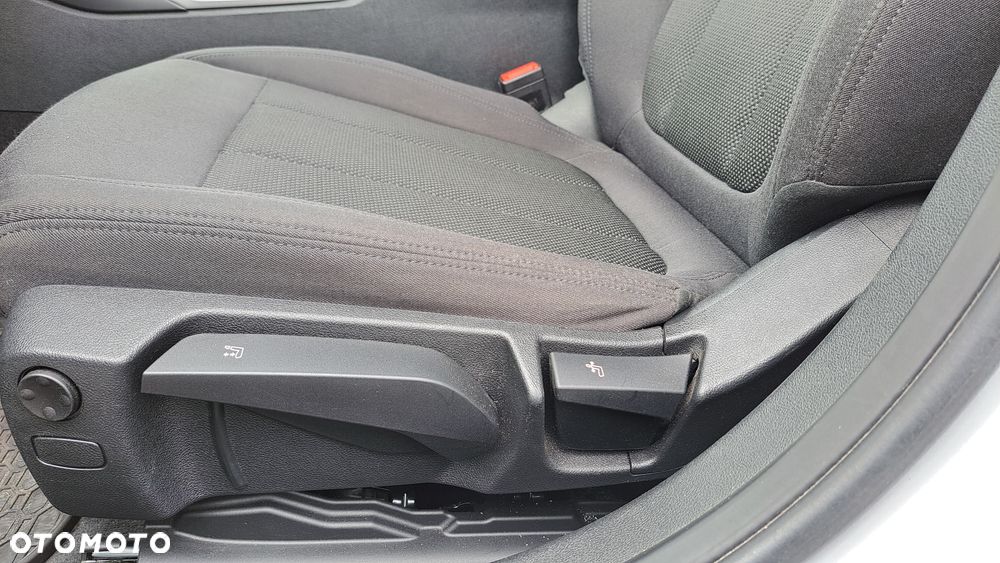 BMW Seria 3 318d MHEV - 12