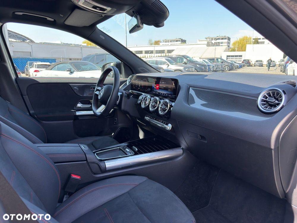 Mercedes-Benz GLA 200 d AMG Line - 28