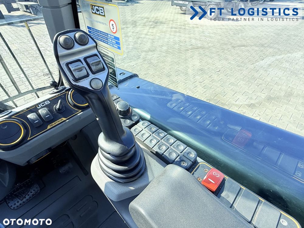 JCB WÓZEK TELESKOPOWY JCB TLT30D / KABINA / 2022 ROK / TYLKO 3446 MOTOGODZIN / PRZESUW BOCZNY / NOWE OPONY - 19