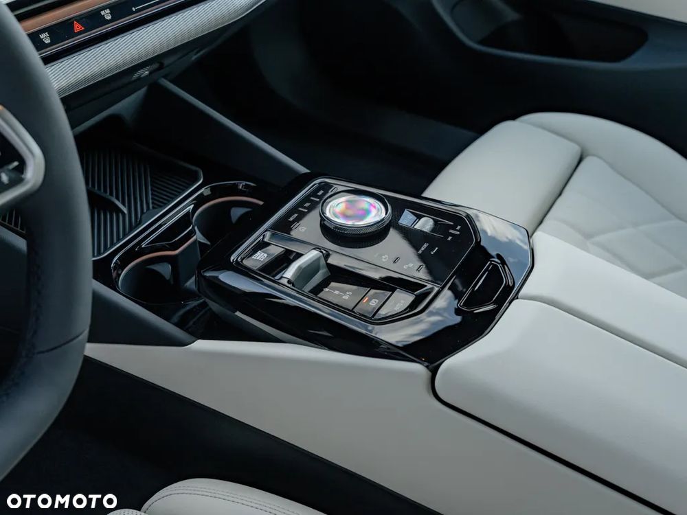 BMW Seria 5 520d xDrive - 13