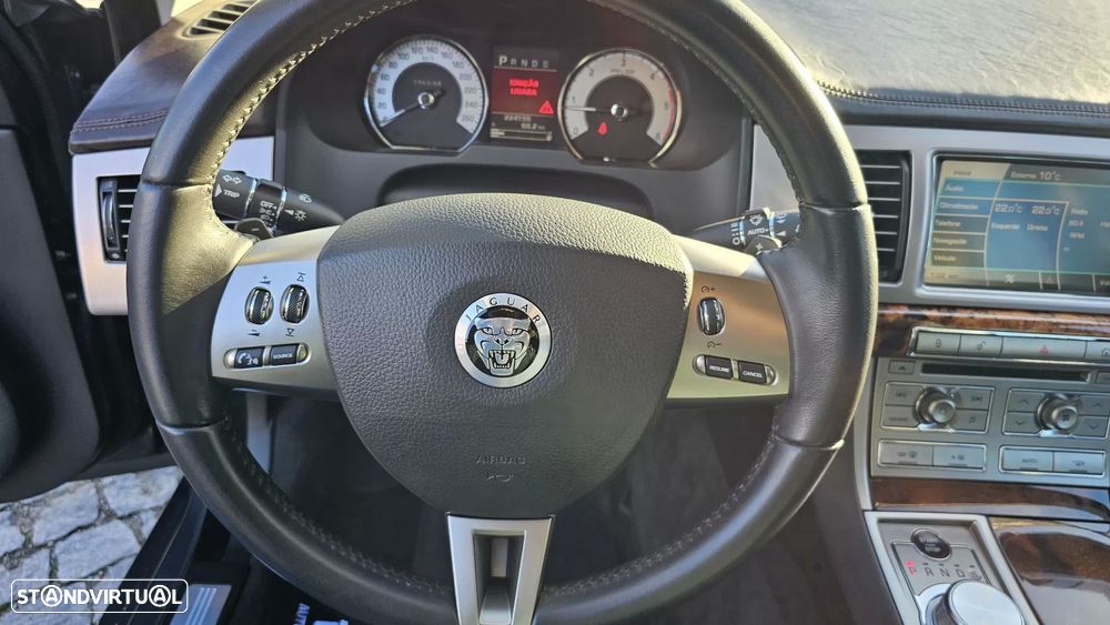 Jaguar XF 2.7 D V6 Premium Luxury - 29