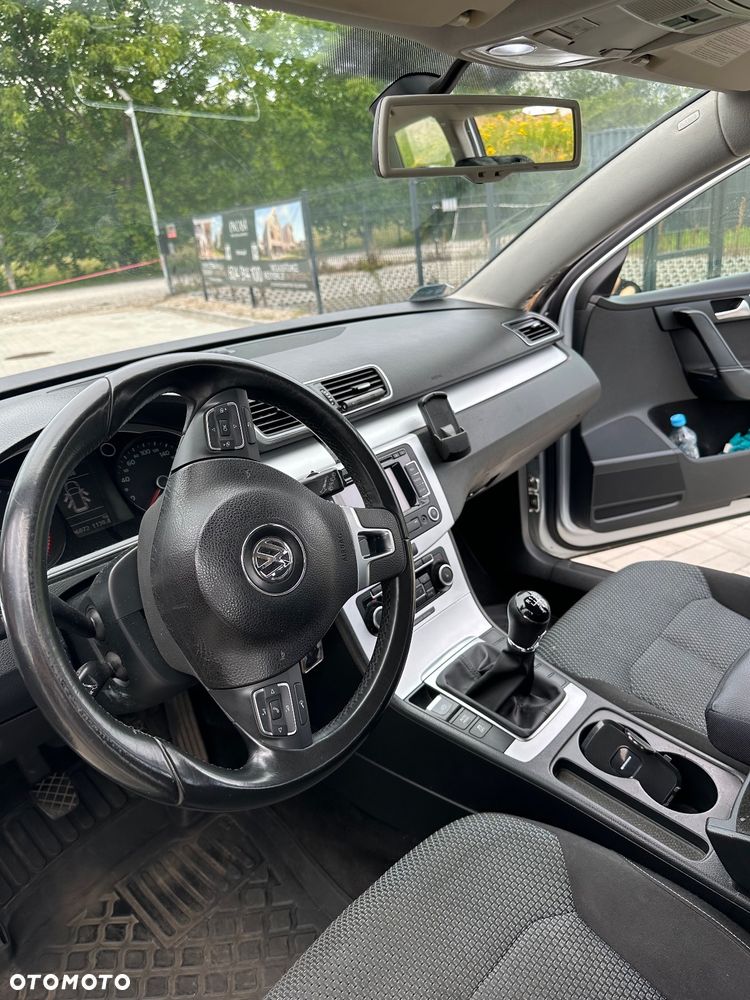 Volkswagen Passat 1.6 TDI DPF BlueMot Comfortline - 14