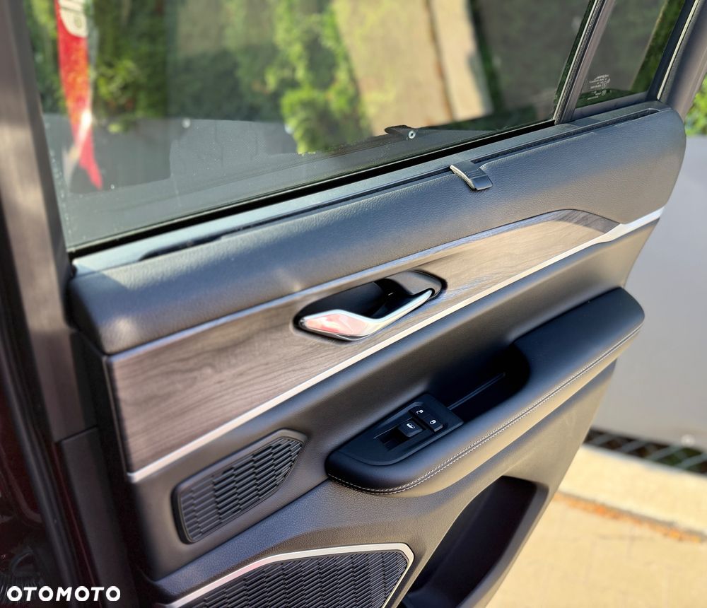 Jeep Grand Cherokee - 31